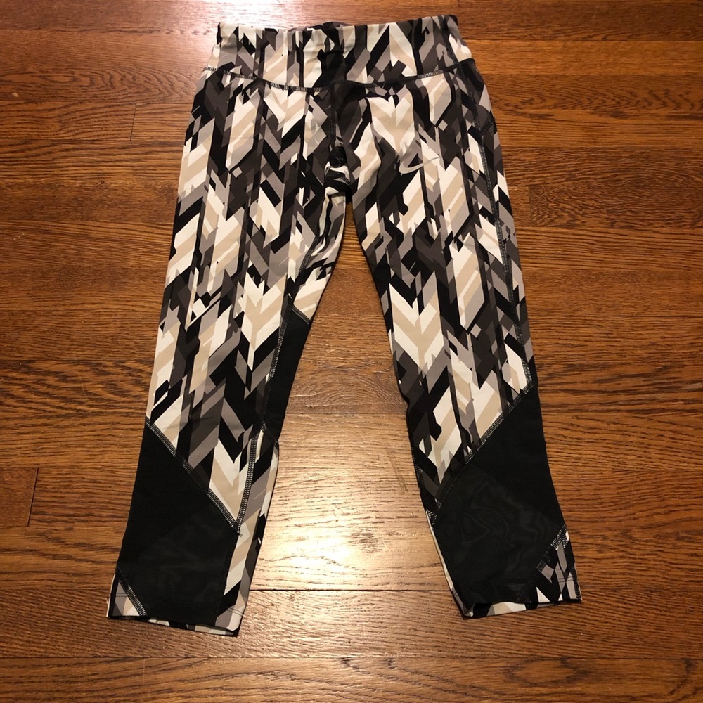 NWOT NIKE dri-fit leggings Cropped